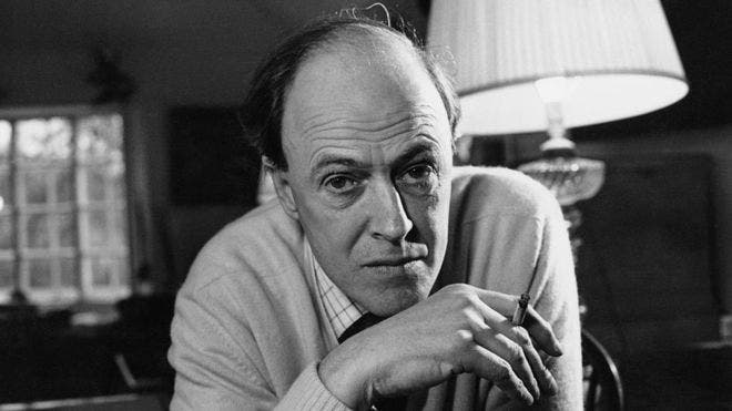 La censura mete la tijera en las obras de Roald Dahl y las de Ian Fleming